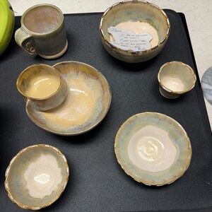 6 PIECE Sculptured pottery set by MUDD&BUD